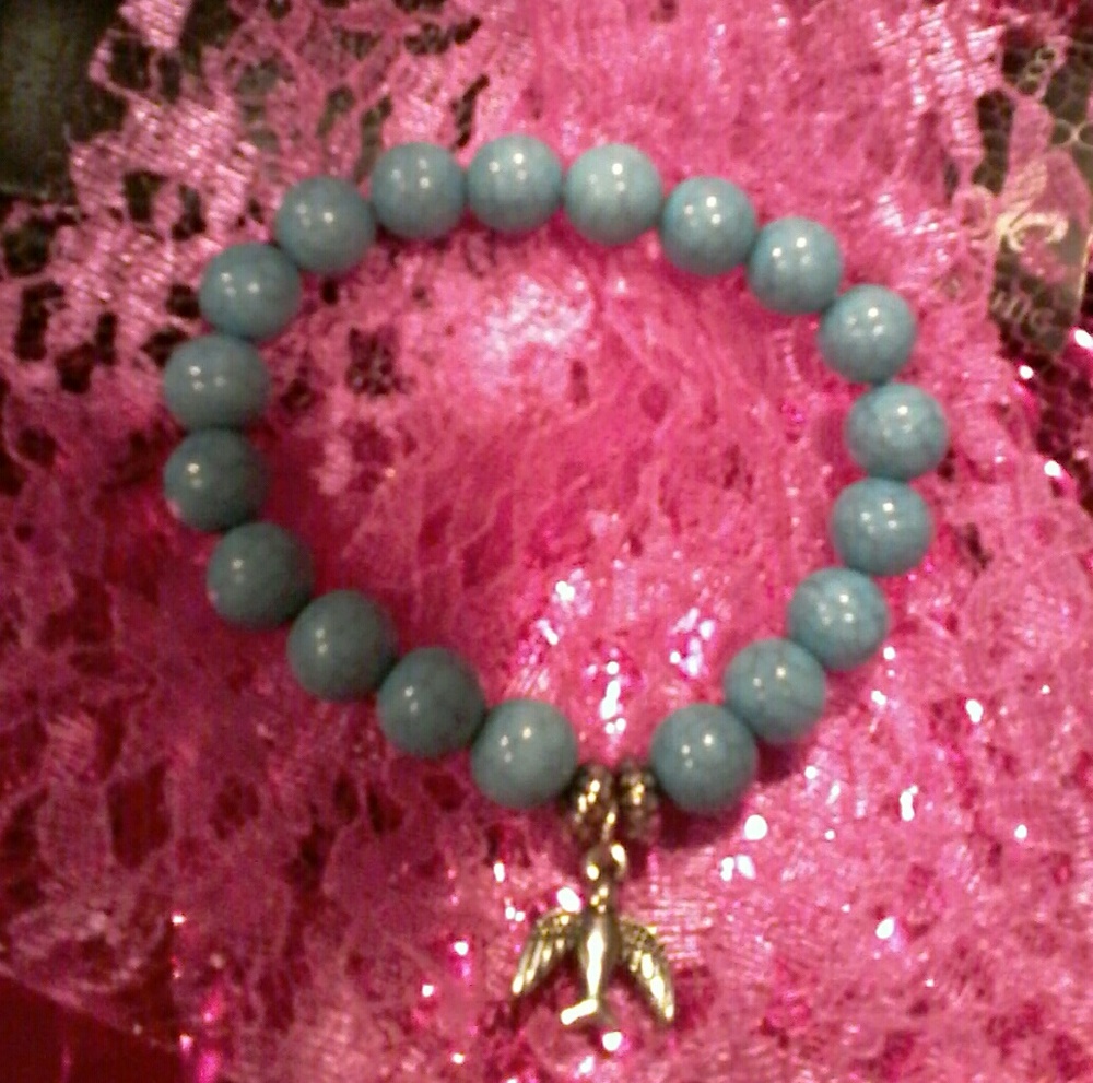 *FREE WITH $20 PURCHASE* NWT bracelet w/charm